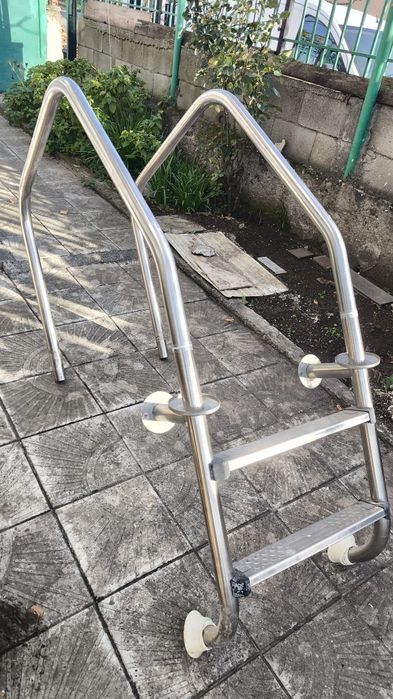 Стълби за басейн с преливник