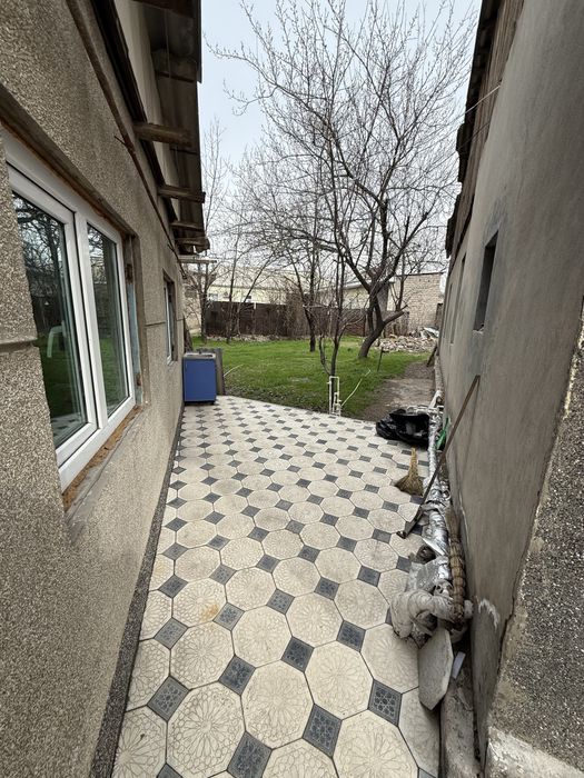 Angren Shahar markazida Hovli sotiladi