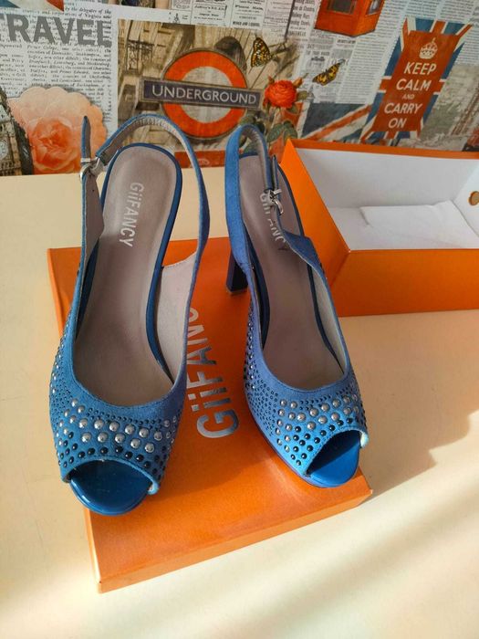 Босоножки женские