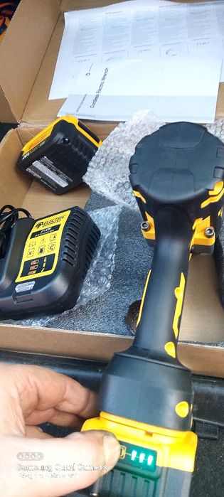 Cheie Impact  cu 2 accu + încarcator