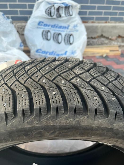 Резина с шипами зимняя Goodyear