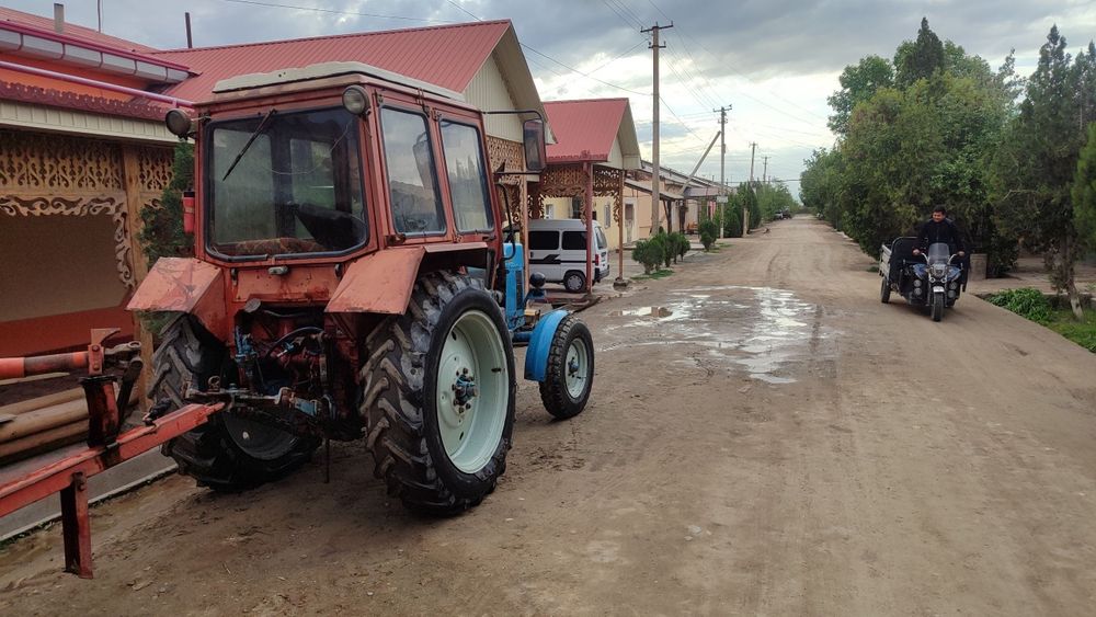 MTZ 80 sotiladi press podborchik bilan