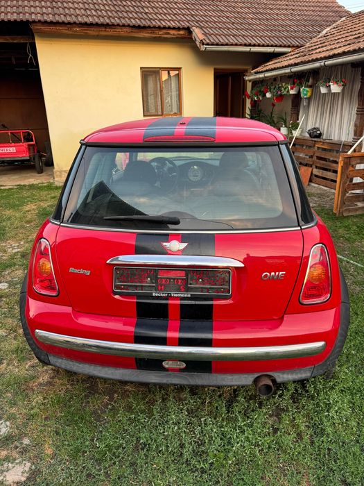 Dezmembrez sau vând întreagă Mini One 1.6 benzină.
