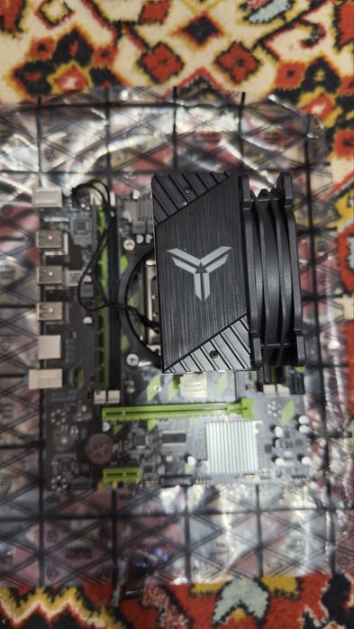 Продаю комплект (плата + проц + ОЗУ+башенный кулер)