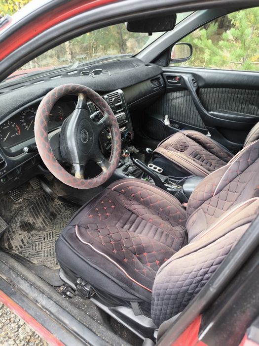 Тойота Карина Е                          .