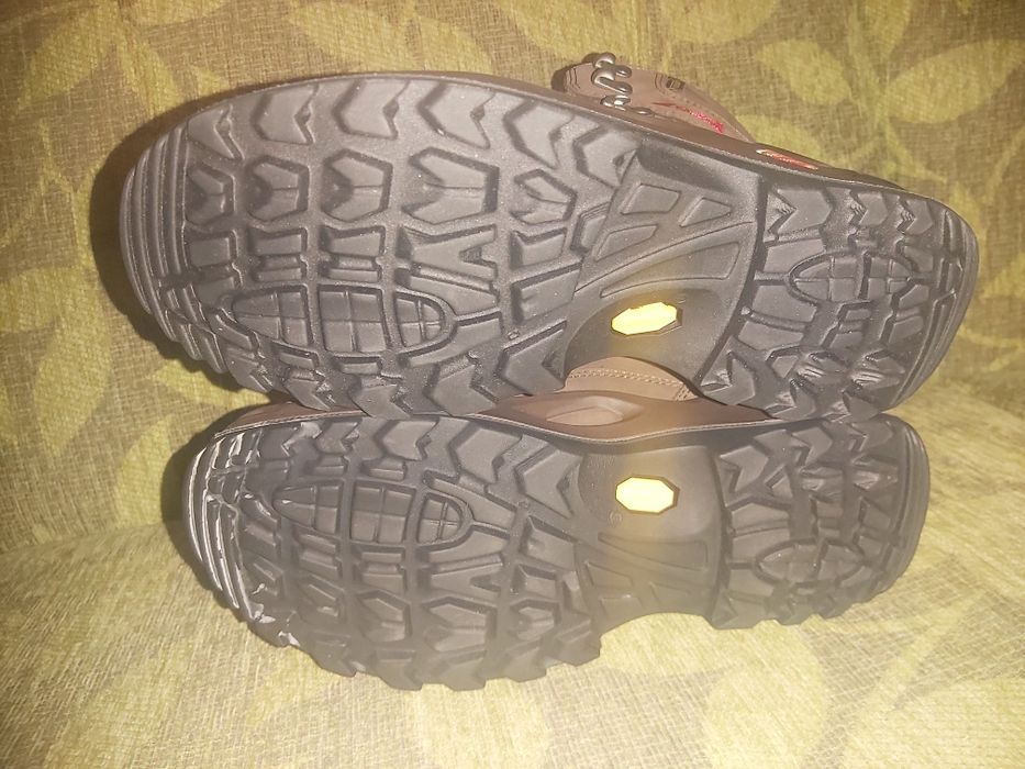 Дамски туристически обувки Lowa GTX