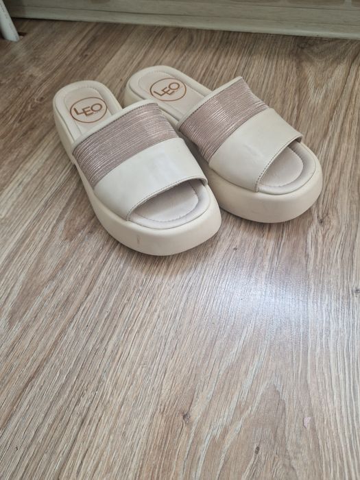 Продам кожаные шлепки