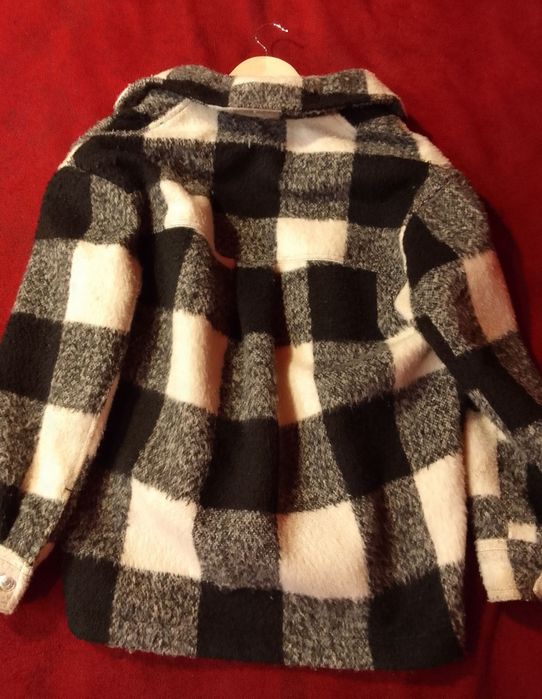 Черно-бяло яке, Bershka