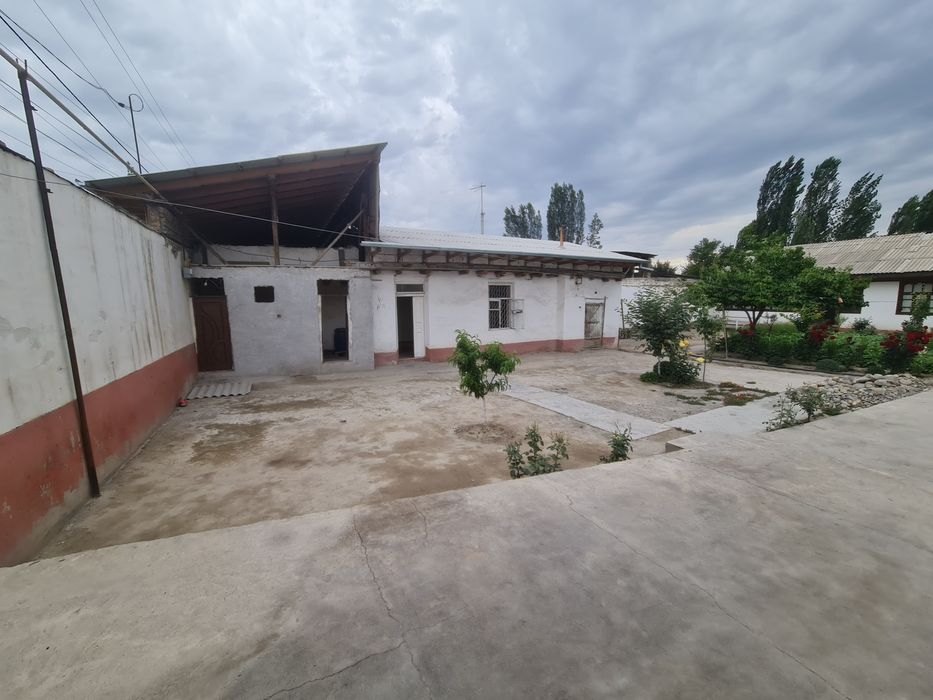 Ховли уй Сотилади 3 сотик 3 хона Бешболада