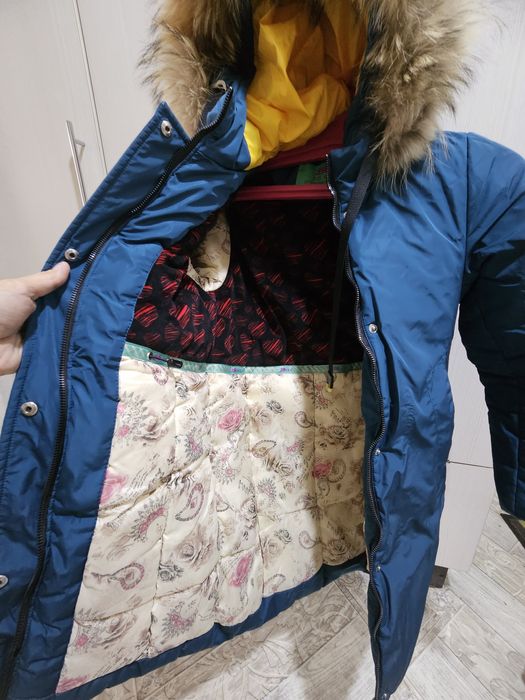 Продам зимнюю куртку на девочку