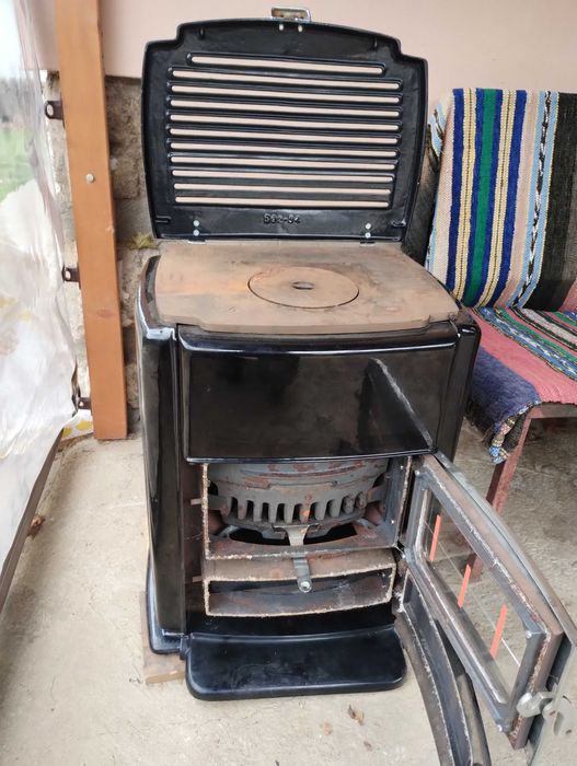 Чугунена печка на твърдо гориво