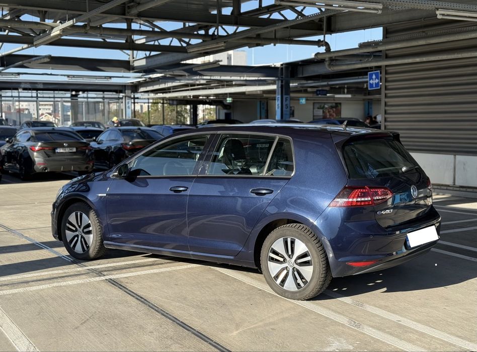 VW Golf Electric - discreta, economica, 15 bani/km, impozit mic, parcare gratuita