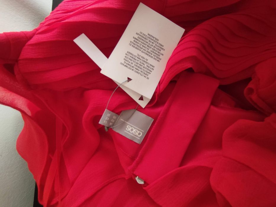 Две червени рокли Л