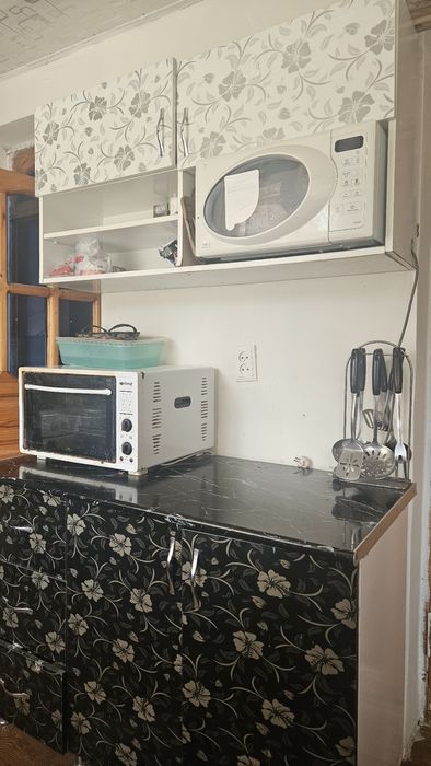 Кухонная мебель в хорошем состоянии. Цена договорная