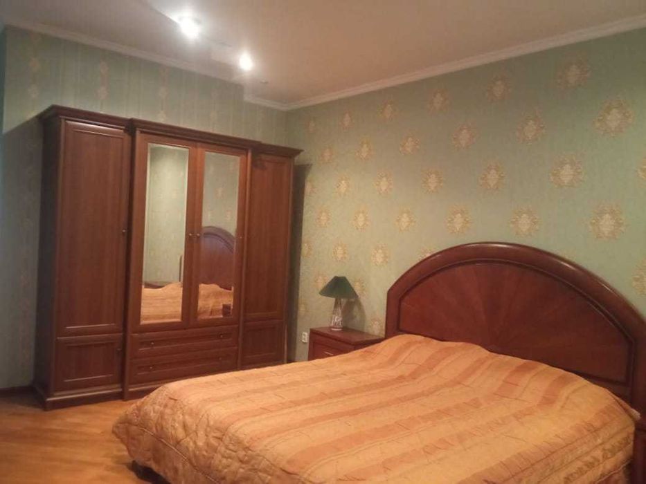 Продается 7 комнатный дом в центре города