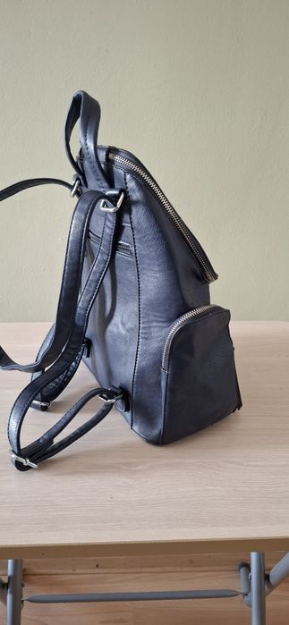 Rucsac din imitatie piele, albastru, model clasic, stare foarte bună