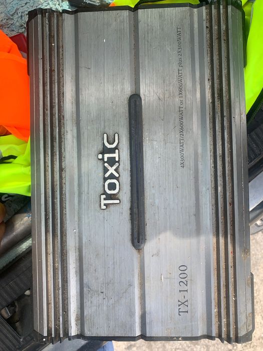 Здравейте продавам аудио усилвател за кола