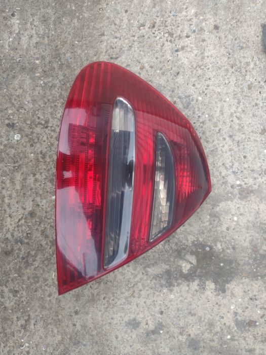 Продавам фарове за mercedes w211 авангард