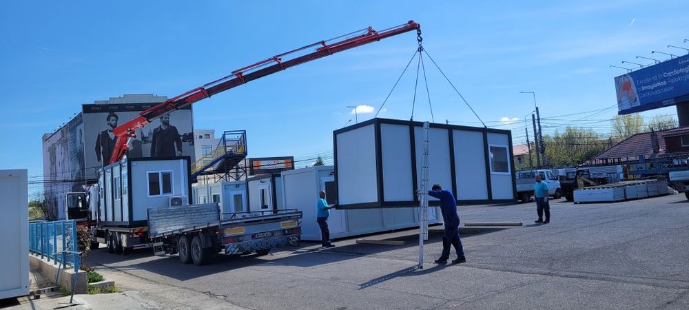 Camion cu macara , transport