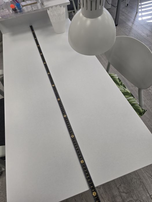 Бюро за маникюр бяло