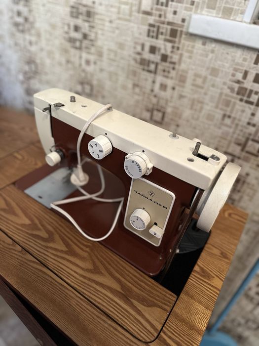 Швейная машина Чайка