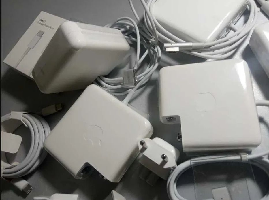 на MacBook 45W (ватт) - зарядка, блок питания . .