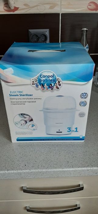 Sterilizator electric cu aburi