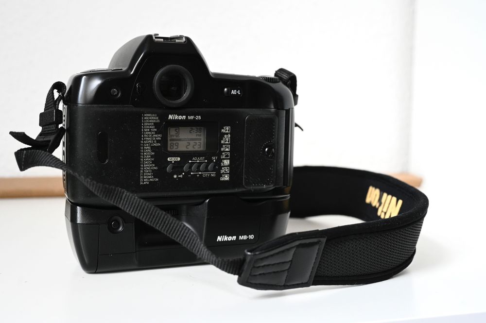 Aparat foto pe film Nikon F90X cu motor MB-10 stare perfecta