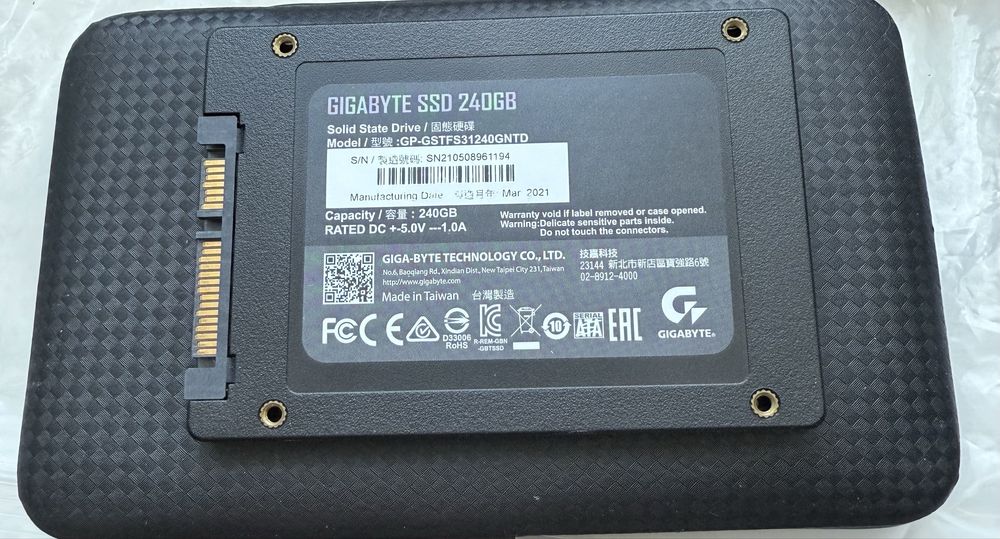 Срочно! Продам SSD 240 гб Gigabyte