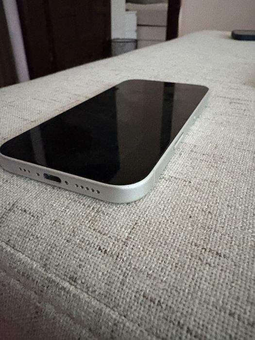 Продавам iphone 16