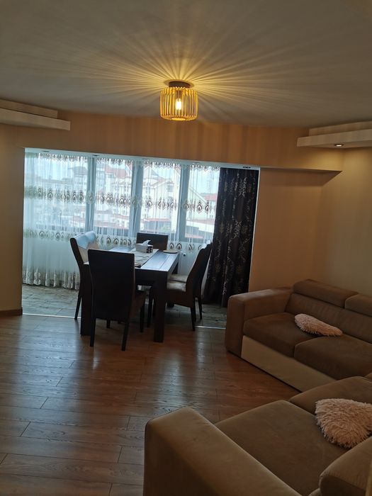 Închiriez apartament