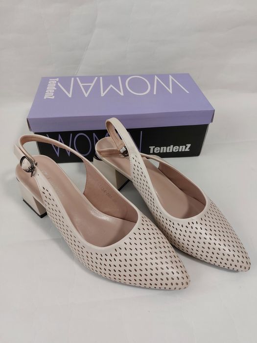 Дамски елегантни обувки на дебел ток номер 40