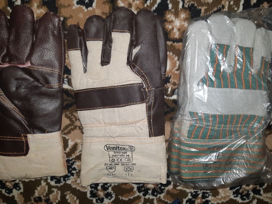 Спецодежда и перчатка