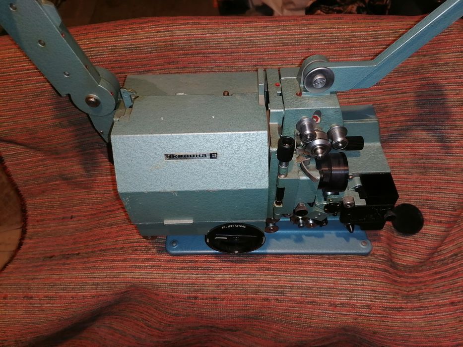 Kinoproektor Ukraina 5 yangi moyi bilan