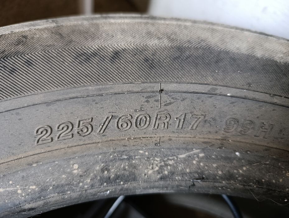 Продам резину 225/60R17 ,
