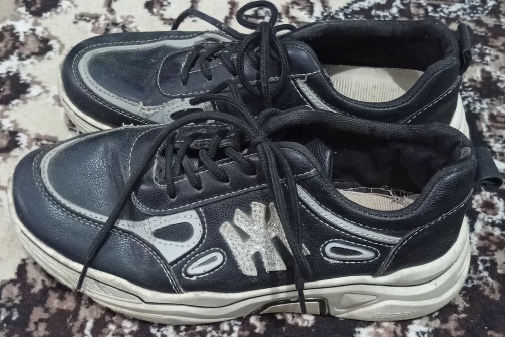 Аёллар оёк кийими