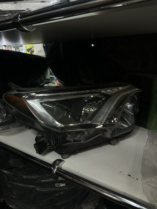 Фара на Toyota Rav4 15-19г