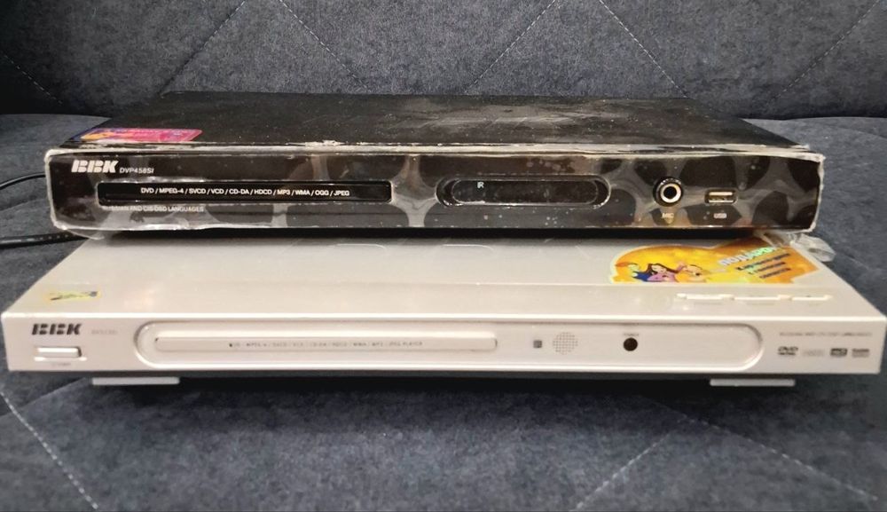 Продаются 2 DVD рабочие но имеется звук.на запчасти или починить.