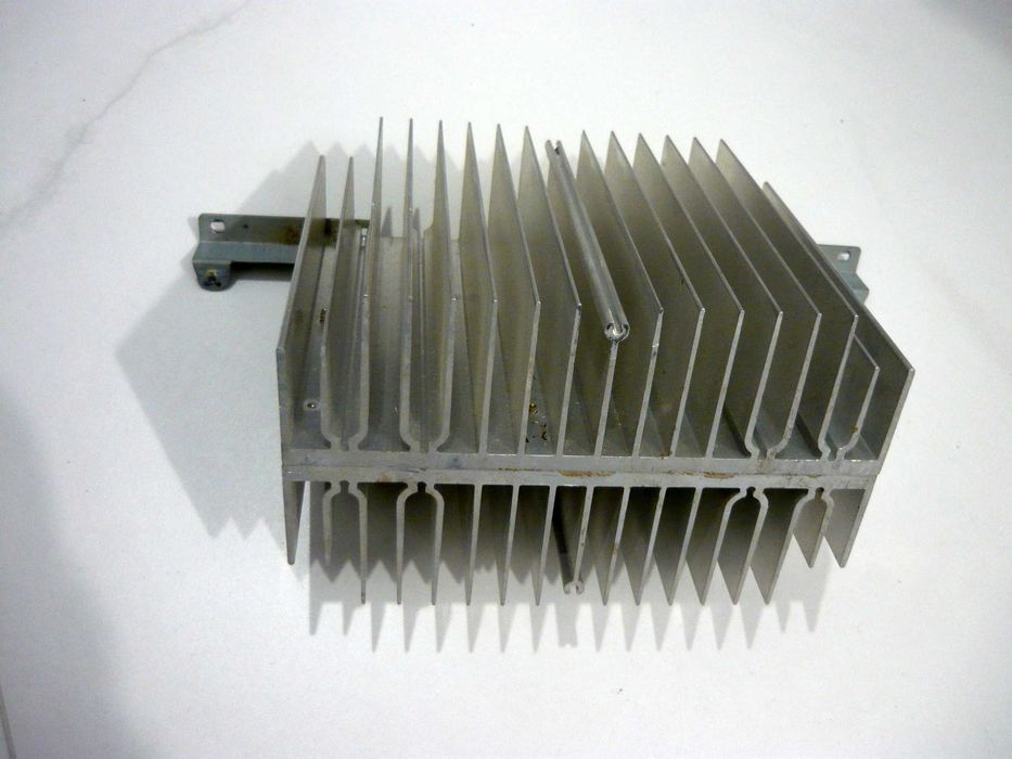 Radiator pentru componente si dispozitive electronice