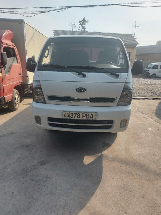 Кия бонго 1.2 сотилади