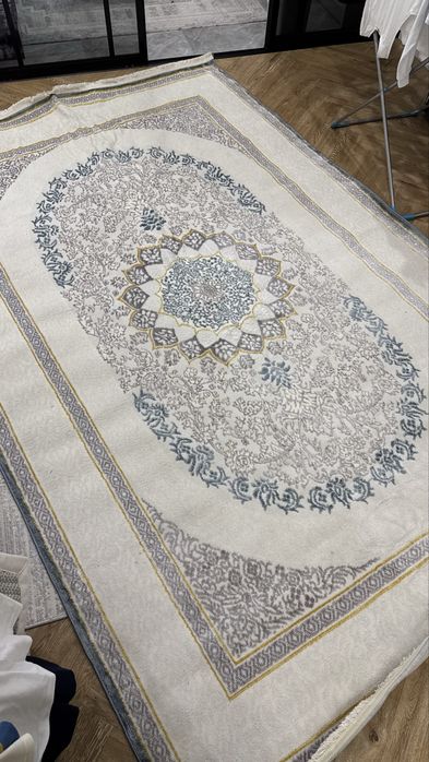 Ковер новый, светлый