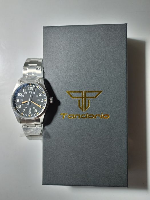 Механические часы с автоподзаводом и механическим заводом.