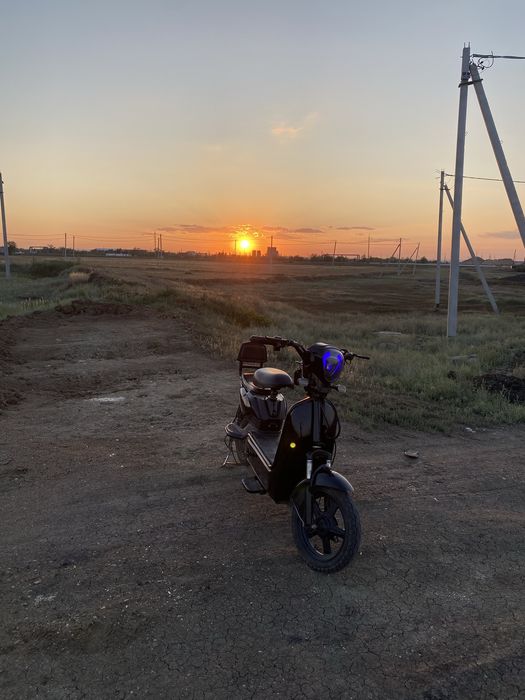 Продам скутер ск8