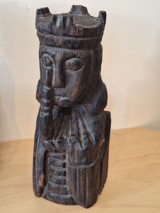 Figurine regale din lemn