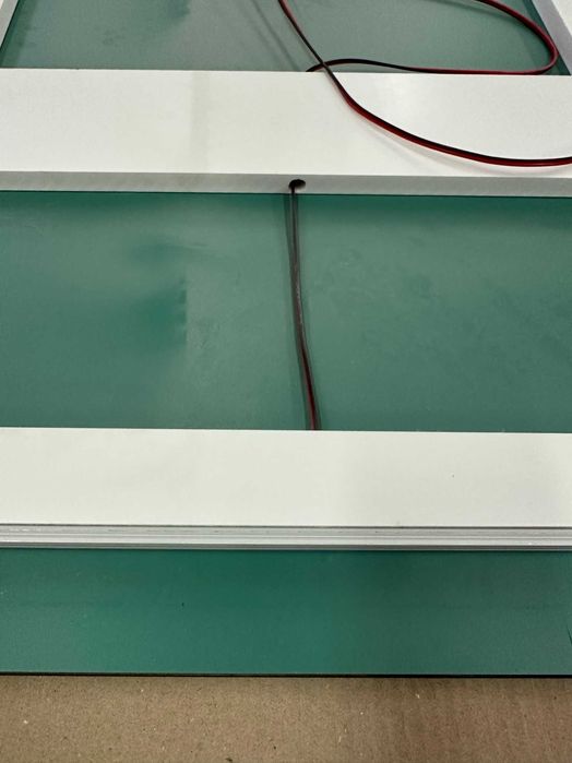 Дизайнерско огледало с LED 60×129 см – вертикално, модерно, изчистено