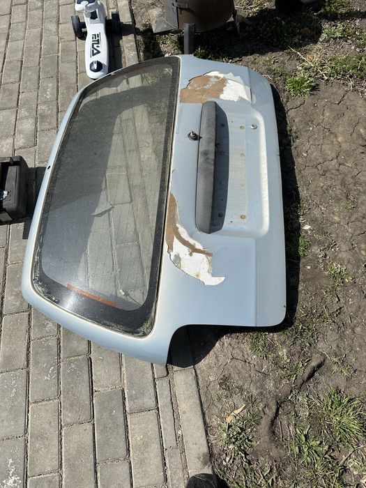 Продам крышку багажника