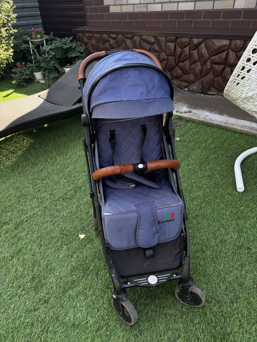 Продам прогулочную коляску