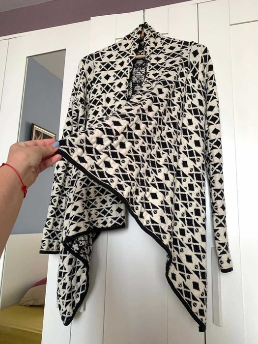 Дамска асиметрична жилетка М