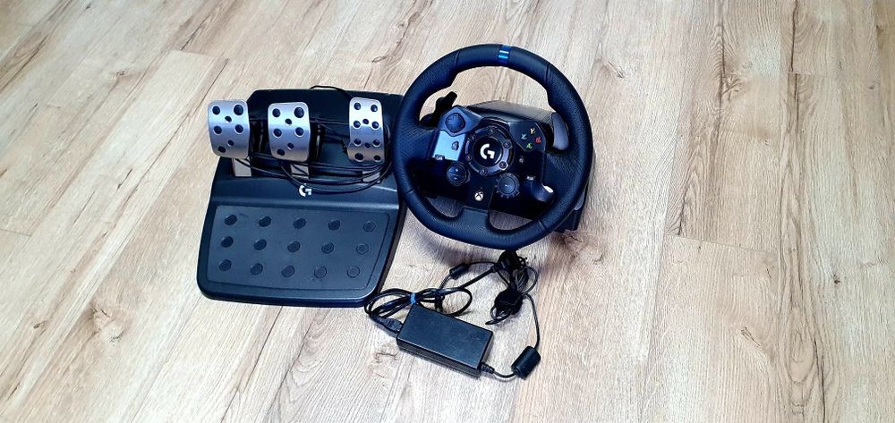 Gaming Volan Logitech G923 Volan+pedal+adapter 

Funcționea