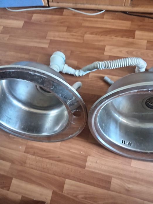 Продаются кухонные раковины